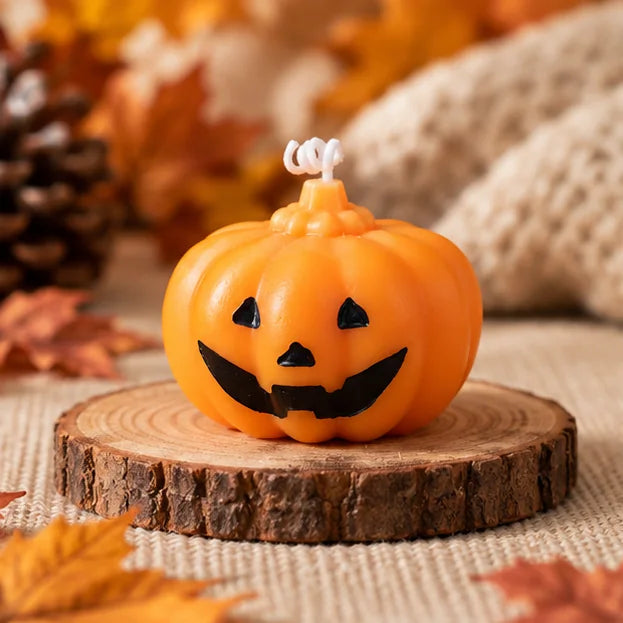 Orange Halloween Duftkerze in Kürbisform
