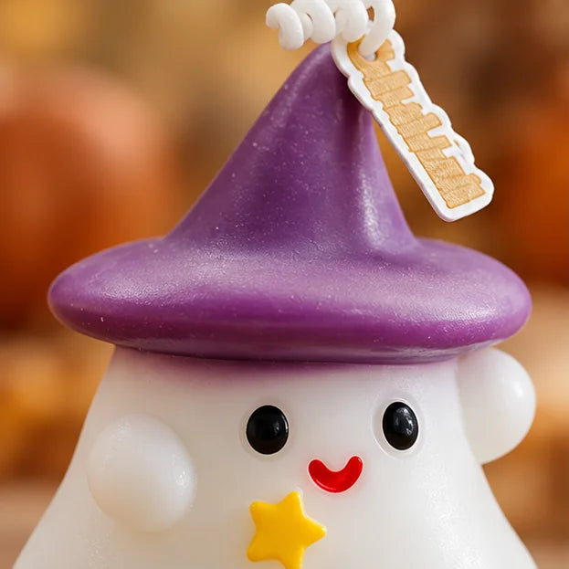 Detail des violetten Hutes und der Wachsoberfläche