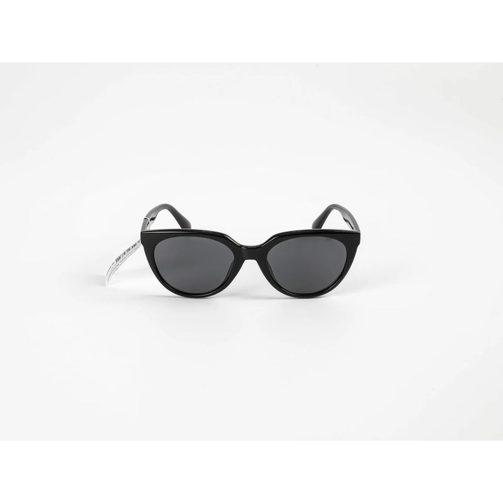 Schwarze polarisierte Sonnenbrille in Vorderansicht