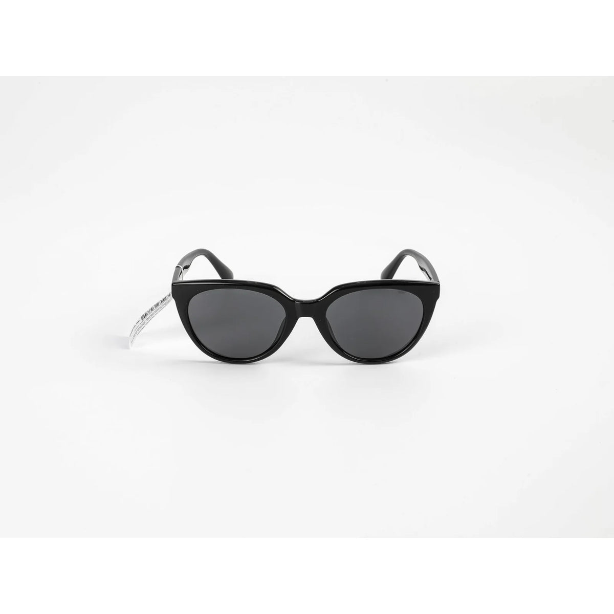 Schwarze polarisierte Sonnenbrille in Vorderansicht