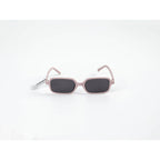 Rechteckige Sonnenbrille mit violettem Rahmen von vorn