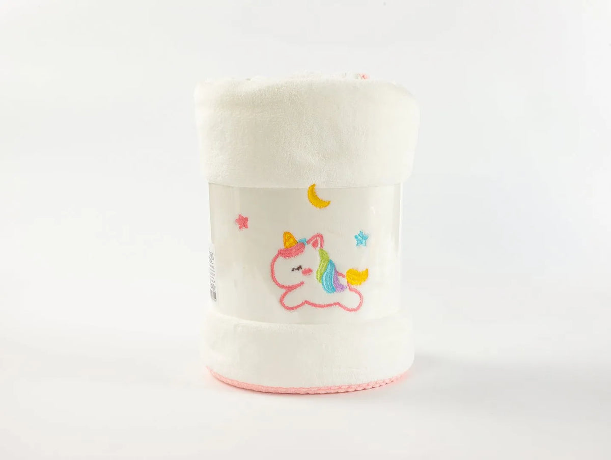 MUMUSO Oversize-Badetuch der Einhorn-Serie auf weißem Hintergrund