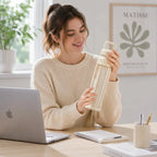 Macaron Trinkflasche in Beige in der Anwendung