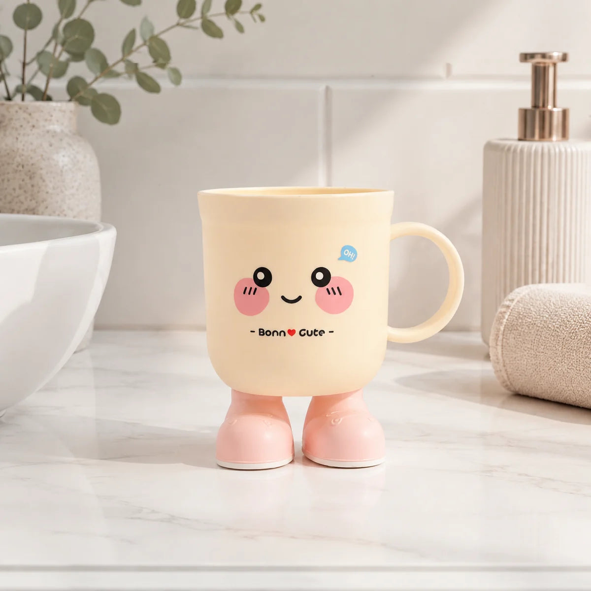 Rosa Macaron Zahnputzbecher mit Cartoonmotiv als Produktansicht
