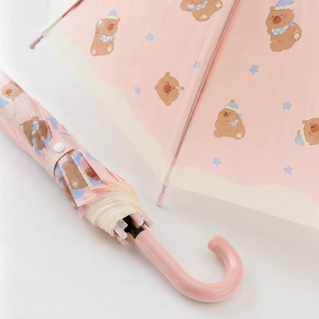 Detailansicht von J Griff und Capybara Motiv des Regenschirms