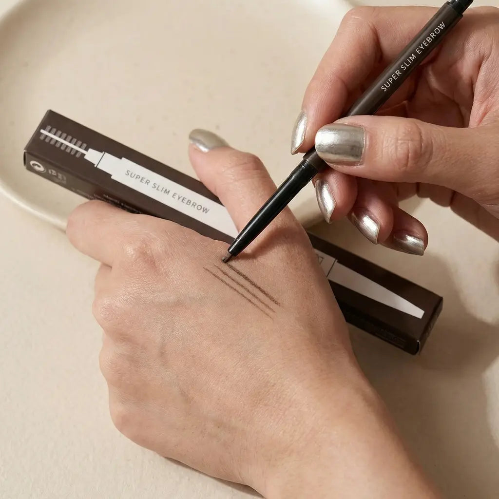Super Slim eyebrow pencil #01 (charcoal brown), B.O.M – weitere Produktansicht
