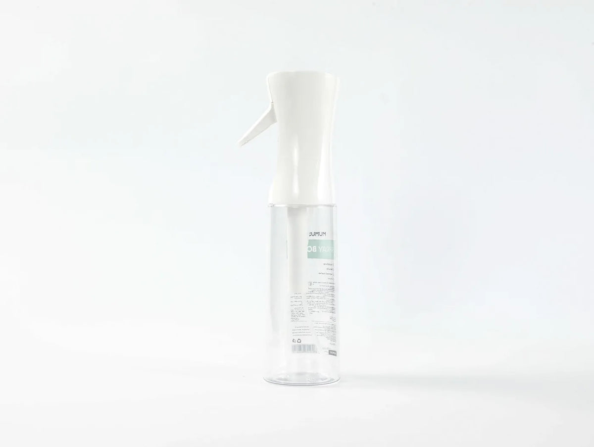 MUMUSO Hochdruck Sprühflasche mit weißem Sprühkopf vor weißem Hintergrund