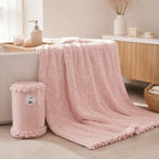 Hellrosa MUMUSO Macaron Oversize-Badetuch im Badezimmer