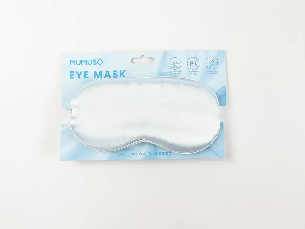 Hellblaue seidige Schlafmaske in der Originalverpackung