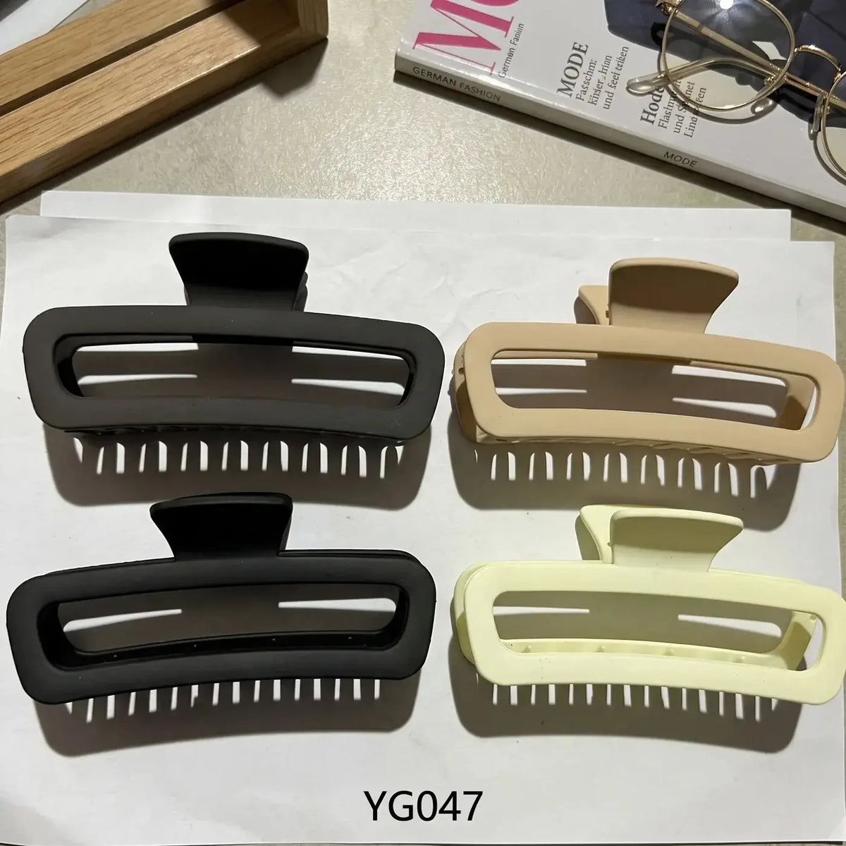 L Basic Haarklammer Modell YG047 in den abgebildeten Farben und Formen