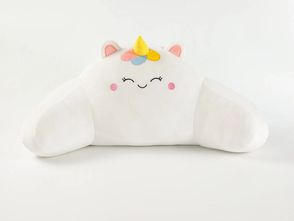 Weißes Starry-Sky Sofakissen mit Einhorn-Design vor weißem Hintergrund