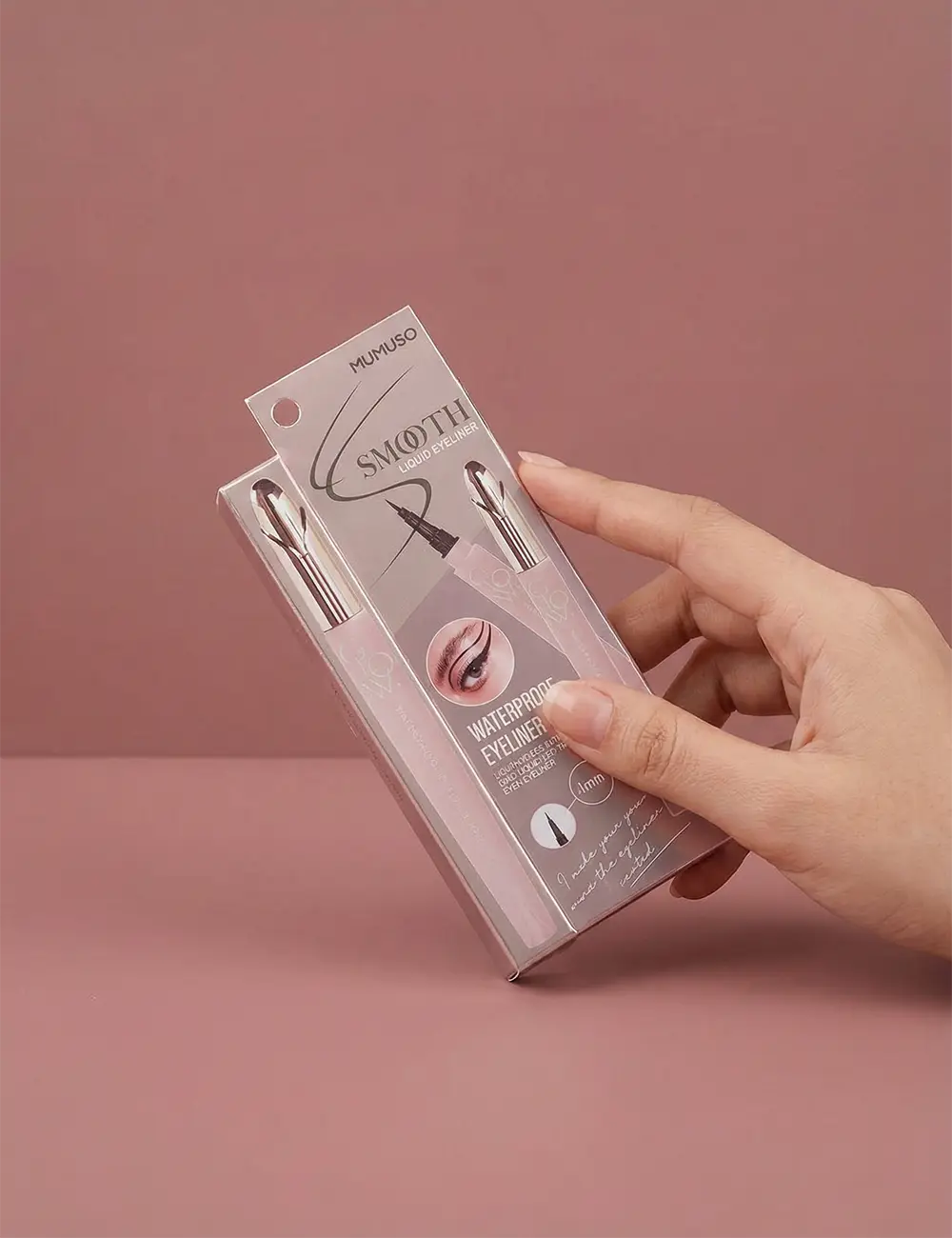 mumuso_wasserfester_eyeliner-stift_feine_spitze_27g_braun MUMUSO wasserfester Eyeliner-Stift mit feiner Spitze, 27 g in Braun – perfekter Eyeliner für präzises Augen Make-up.