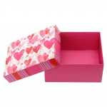 Faltbare geschenkbox mit herzmotiv, geöffnet, vorderansicht.