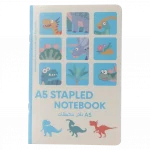 Vorderseite eines a5 notizhefts mit dinosauriermotiven und blauer schrift.