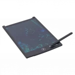 Lcd-schreibtafel in schwarz mit stift auf einer glatten oberfläche.