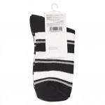 Schwarz-weiß gestreifte mini-crew-socken mit verpackungsetikett.