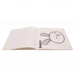 Geöffnetes malbuch tierwelt von mumuso mit hasenzeichnung.