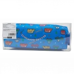 Tragbares federmäppchen mit cartoon-fahrzeugen auf blauem hintergrund in verpackung.