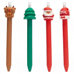 Vier bunte stifte mit weihnachtlichen motiven wie rentier, weihnachtsbaum, weihnachtsmann und 'merry christmas'-schriftzug.