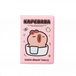 Vorderansicht des rosa a5 notizbuchs mit capybara-motiv.