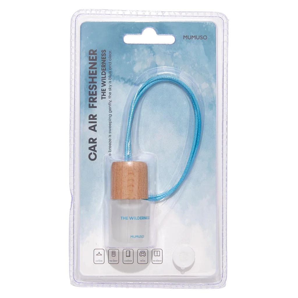 mumuso_auto_lufterfrischer_haengend_holzverschluss_10ml_blau.webp MUMUSO Auto Lufterfrischer hängend mit Holzverschluss, 10 ml (Blau) – natürlicher Lufterfrischer für frische Luft im Auto.