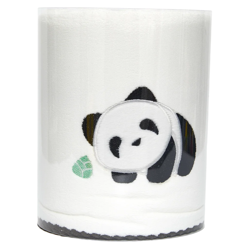 mumuso_badetuch_polyester_panda_weiss_555g.webp MUMUSO Badetuch aus Polyester für Kinder, 555,6 g (Weiß) mit Panda – besonders weich und ideal nach dem Baden.
