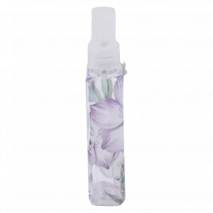 MUMUSO Body Mist Sweet Vanilla, 119,6 ml (Lila) – Körperspray mit Vanilleduft im transparenten Flakon mit Blumenprint.