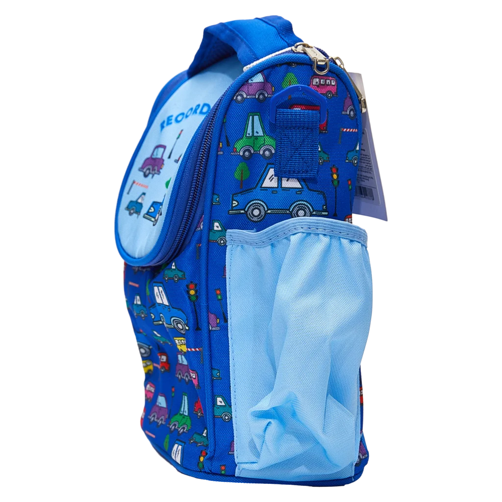mumuso_crossbody_lunch_bag_polyester-baumwolle_blau_fahrzeuge.webp MUMUSO Lunch Bag für Kinder aus Polyester-Baumwolle, blau mit Cartoon-Fahrzeugen – ideale Brotzeittasche für unterwegs.