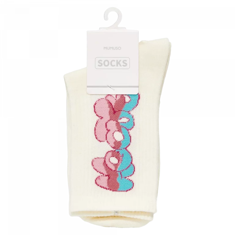 MUMUSO Damen Mini Crew-Socken aus Baumwolle mit 3D-Lettering, creme – bequeme Crew-Socken Damen für den Alltag.