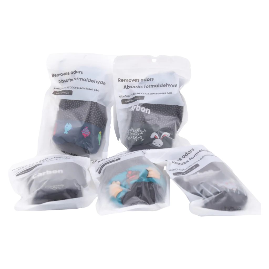 mumuso_geruchsneutralisierender_beutel_kunstfaserstoff_nano-mineral_301g_schwarz_3.webp MUMUSO Geruchsneutralisierender Beutel für den Haushalt, Kunstfaserstoff und Nano-Mineral, 301 g, ideal als Lufterfrischer.