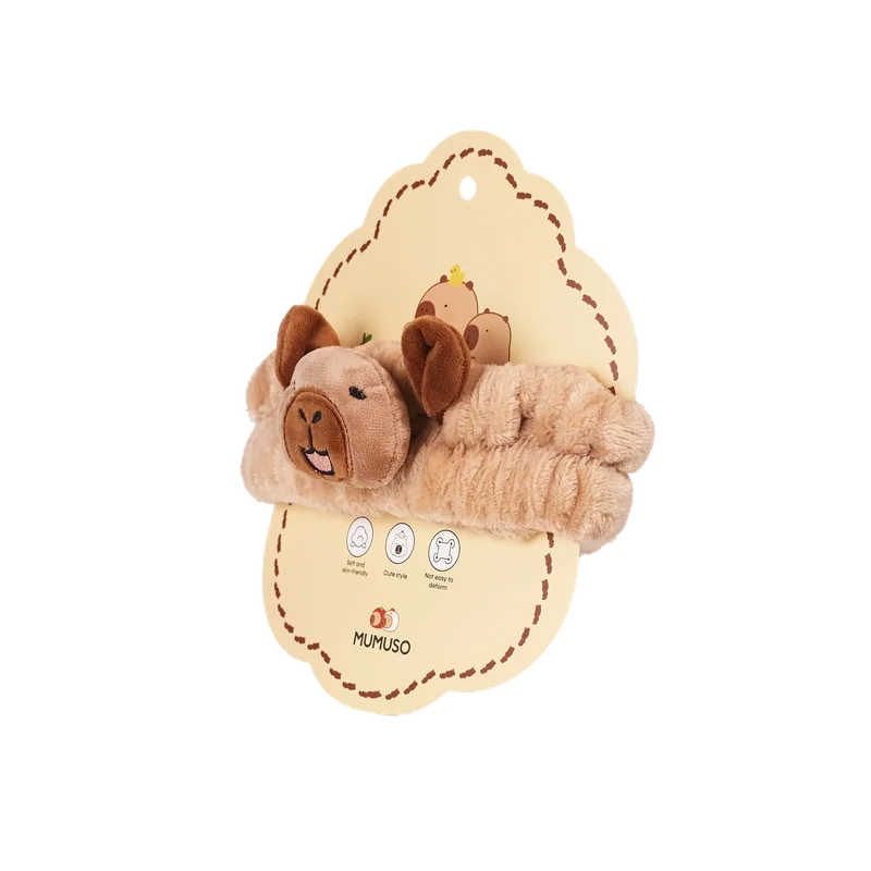 mumuso_haarband_braun_capybara_2.webp MUMUSO Haarband mit Capybara, weich und braun – praktisches Stirnband für Gesichtspflege und tägliche Schönheitsroutine.