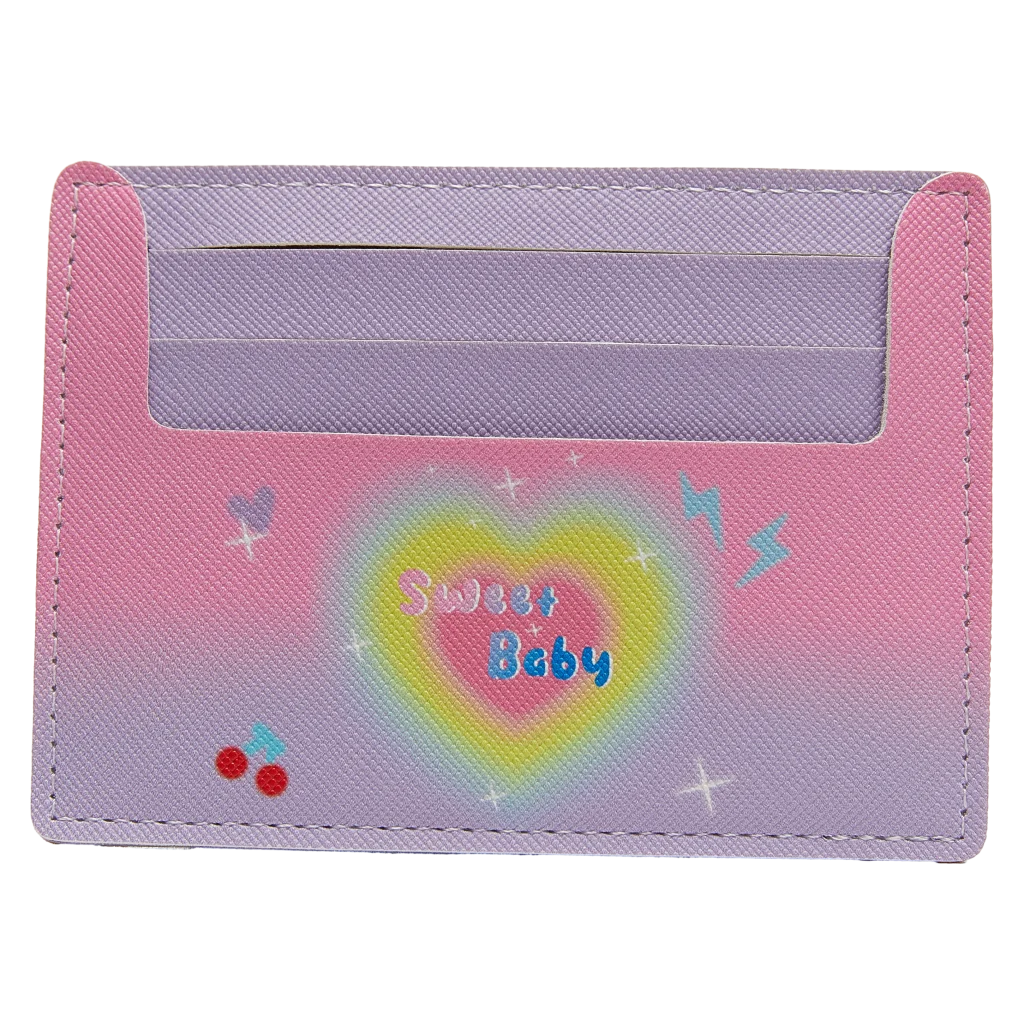 mumuso_kartenhalter_herz_schlank_lila_2.webp MUMUSO Kartenhalter mit Herzmotiv, schlankes Format in Lila – praktisches Kartenetui für Damen für unterwegs.