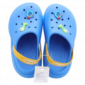 MUMUSO Kinder clogs aus EVA, leicht, rutschfest und blau, ideale Gartenschuhe mit bunten Verzierungen für den Alltag.