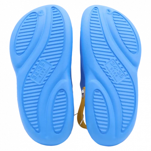 MUMUSO Kinder clogs aus EVA, leicht, rutschfest und blau, ideale Gartenschuhe mit bunten Verzierungen für den Alltag.