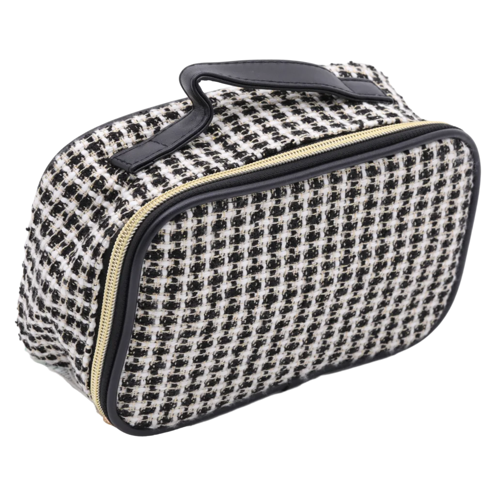 mumuso_kosmetiktasche_jacquard_haehnentritt_stoff_schwarz_weiss.webp MUMUSO Kosmetiktasche aus Jacquard-Gewebe (schwarz/weiß), praktische Make-up Tasche mit Hahnentritt-Muster für unterwegs.