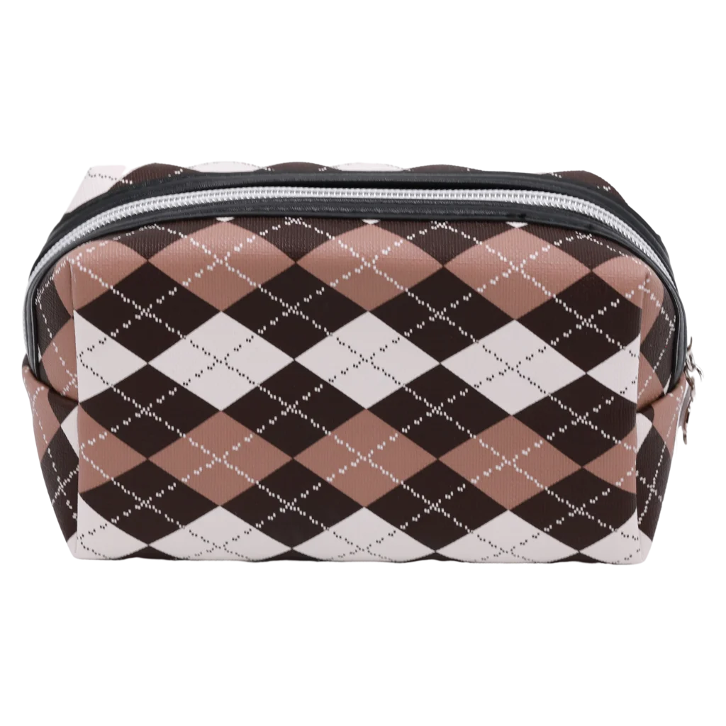 mumuso_kosmetiktasche_kunstleder_rautenmuster_braun_rechteckig_2.webp MUMUSO Kosmetiktasche aus Kunstleder mit Rautenmuster, rechteckig in Braun – praktische Make-up-Tasche für Damen.