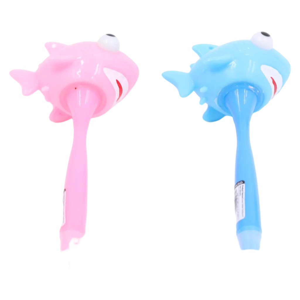 mumuso_kugelschreiber_hai_rosa_3.webp MUMUSO Kugelschreiber für Kinder, rosa mit Hai – ausgefallenes Schreibgerät und Highlight im Schulalltag.