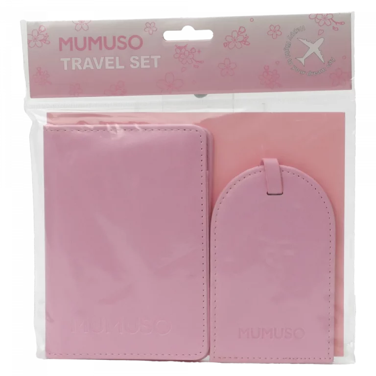 MUMUSO Reise-Set aus Kunstleder, bestehend aus Passhülle und Kofferanhänger in Rosa, aus der Kollektion Kirschblüte.