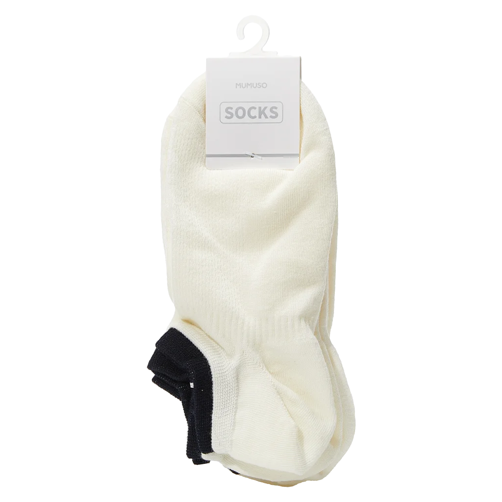 mumuso_sneakersocken_herren_baumwollmix_weiss_schwarz_3er-pack_2.webp MUMUSO Herren Sneakersocken im 3er-Pack, kurze Baumwollsocken in Weiß und Schwarz für Sport und Freizeit.