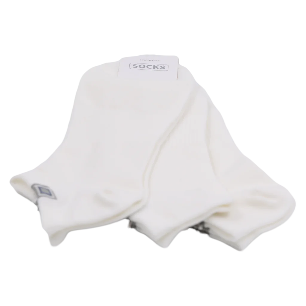 mumuso_sneakersocken_herren_label_weiss_3er-pack.webp MUMUSO Sneakersocken Herren im 3er-Pack, weiße Low-cut Socken mit eckigem Label, ideal für Alltag und Freizeit.