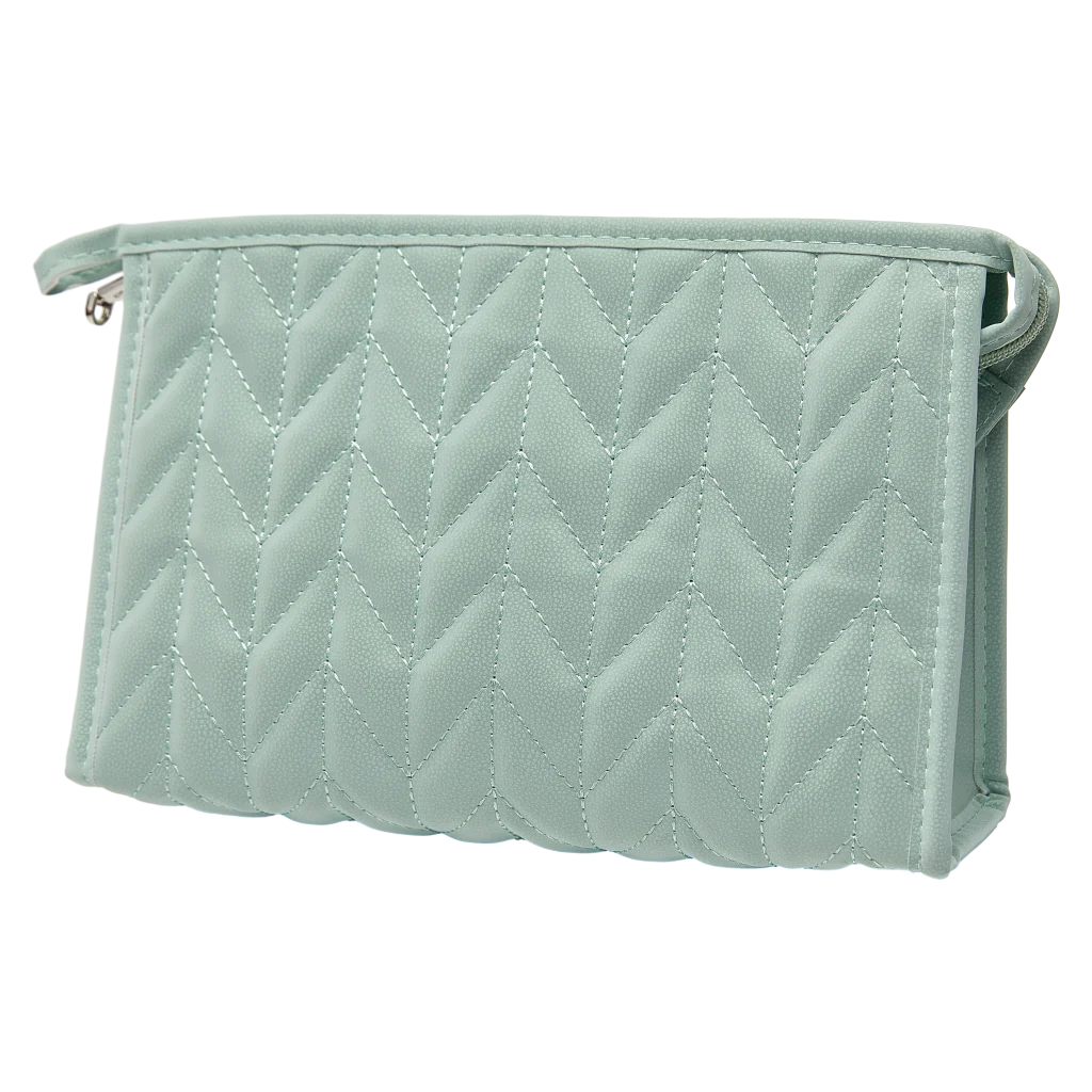 mumuso_trapezfoermige_pvc_kosmetiktasche_herringbone_gruen.webp MUMUSO Kosmetiktasche trapezförmig aus PVC mit Herringbone-Muster in Grün – praktische Make-up Tasche für Pflegeprodukte.