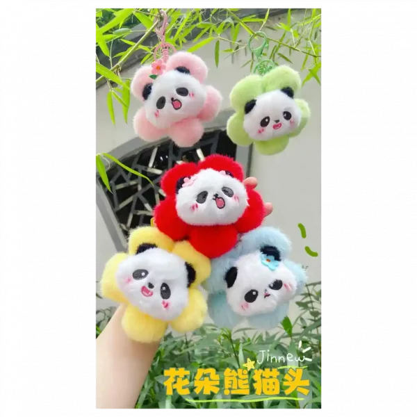 MUMUSO Schlüsselanhänger aus Plüsch mit Panda-Motiv, ideal für Kinder und als trendiges Zubehör.