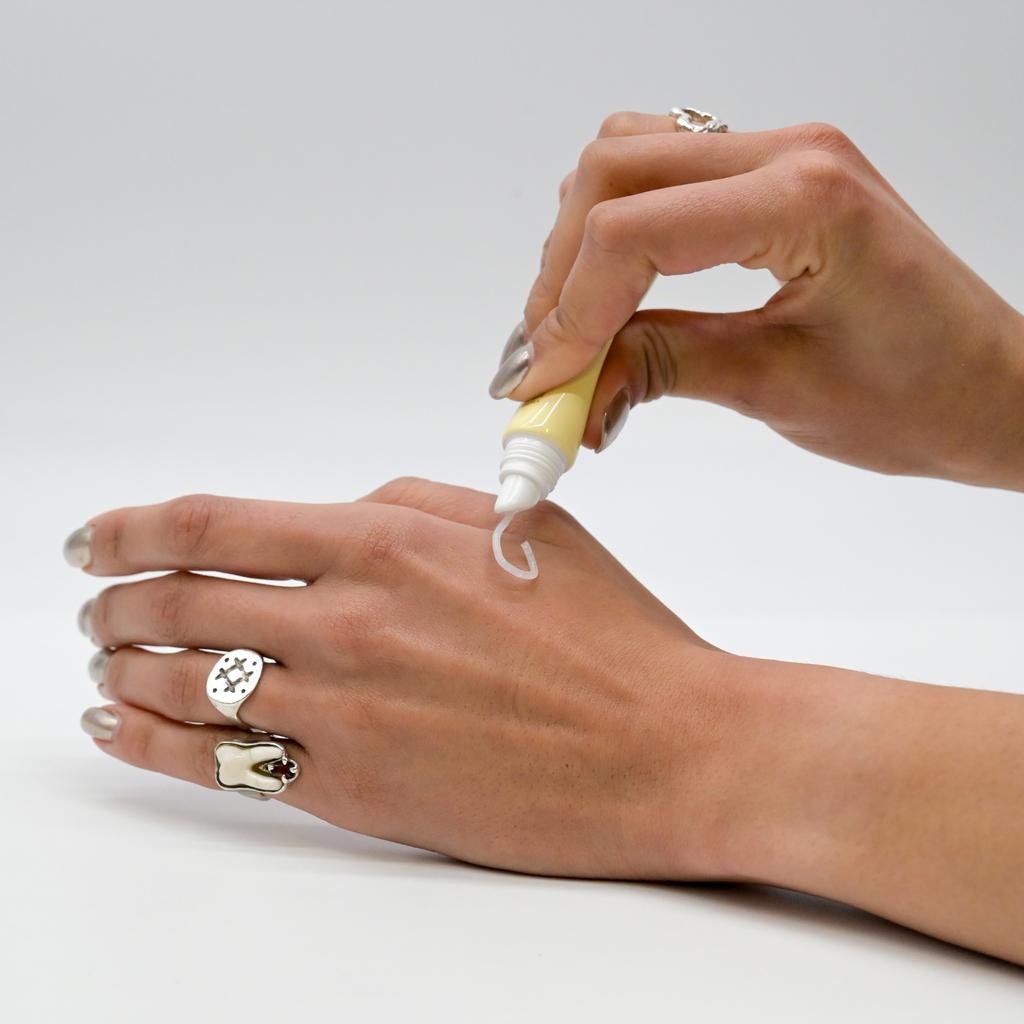 8809628885943-1 Essential Lip Balm Honey Vitamin C, 9g, TENZERO