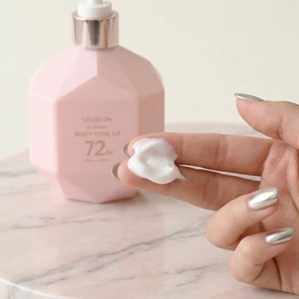 8809721242827_2.webp Light On In Shower Body Tone Up, 290 ml, B.O.M